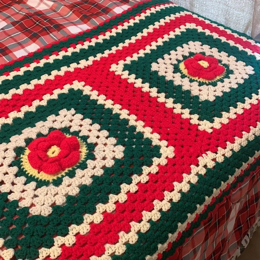 Gorgeous Vintage Granny Square Crocheted Christmas Throw Blanket Sofa Quilt